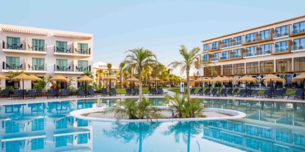 AP Cabanas Beach & Nature exterior with outdoor swimming pool in the foreground