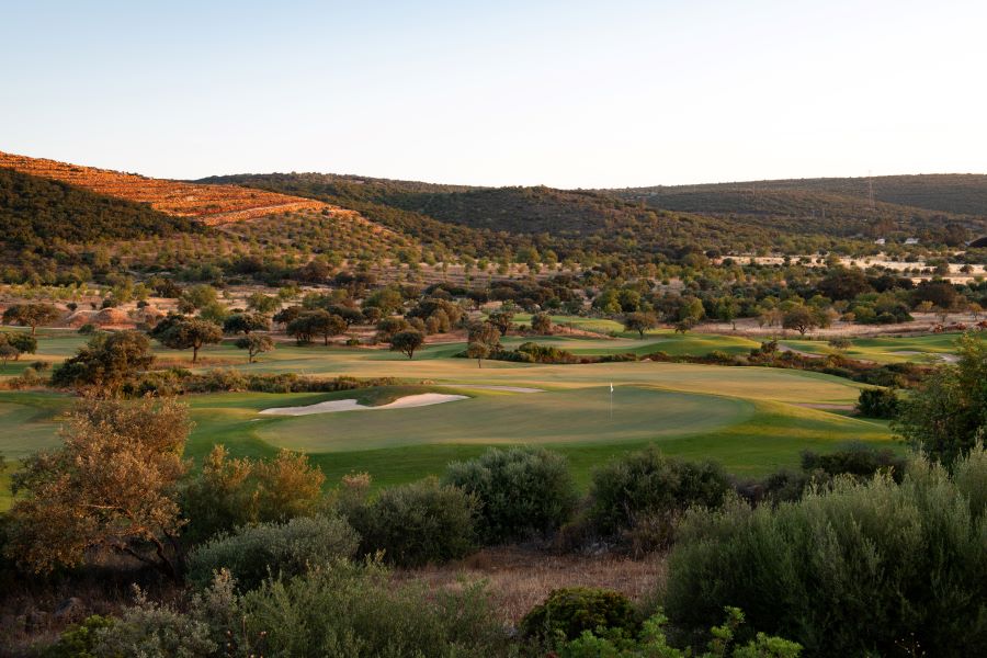 Ombria Golf Resort with trees in the background and the green protected by the bunker in the foreground