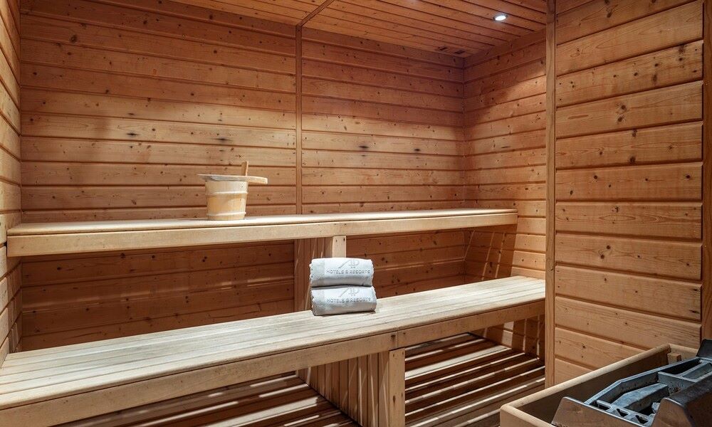Sauna with white towels at AP Maria Nova Lounge Hotel