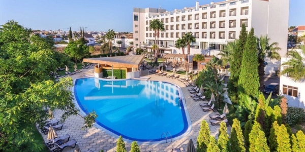 AP Maria Nova Lounge Hotel overlooking its outdoor swimming pool