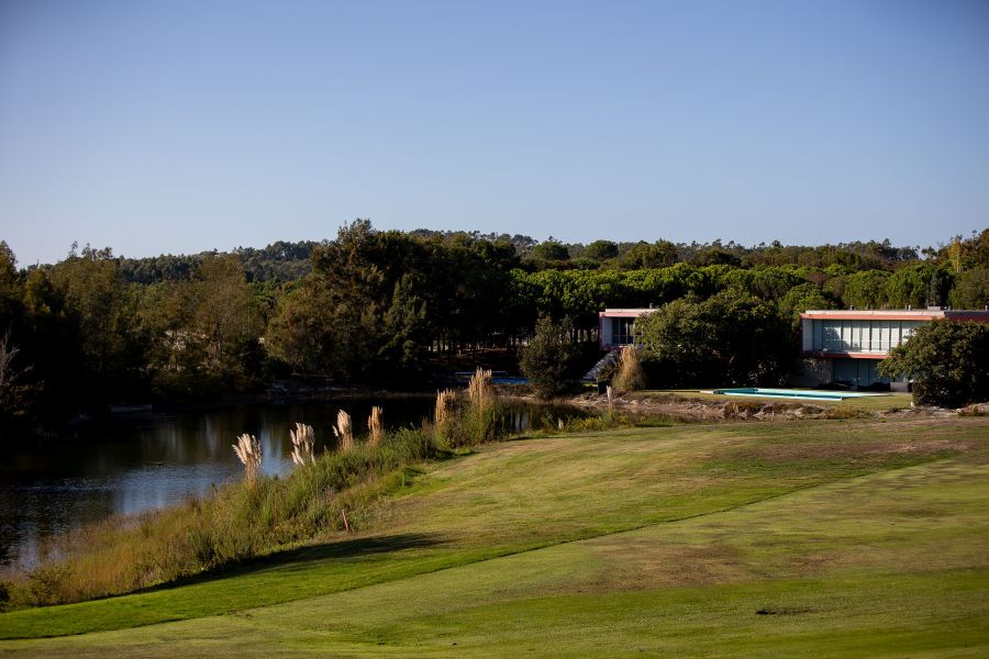 Golf course with stream at Bom Sucesso Resort in Lisbon