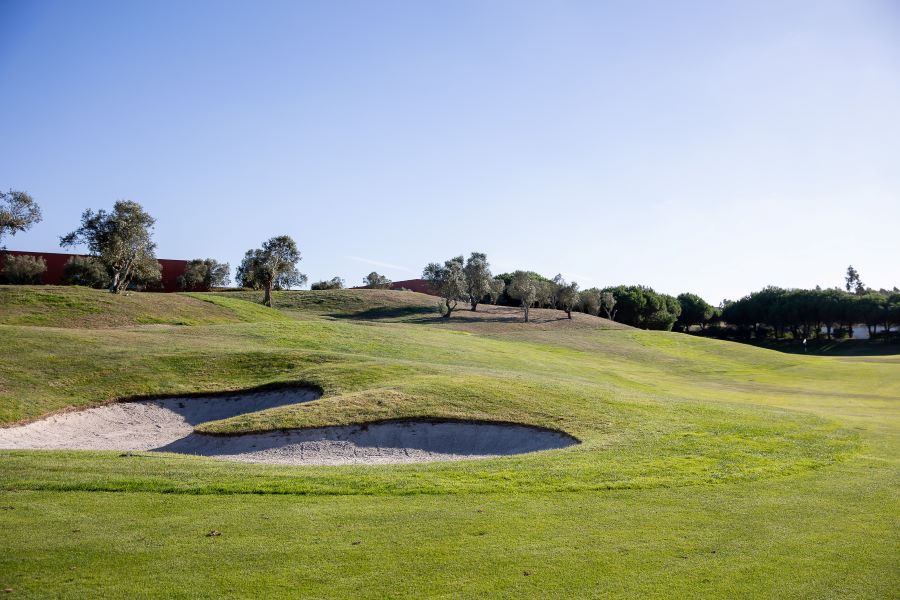 Bunker to the left of the golf course at Bom Sucesso Resort
