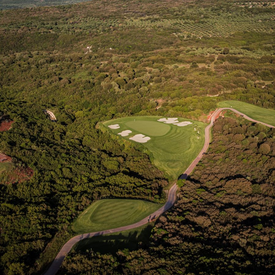Drone shot of a green protected by bunkers at The Hills in Costa Navarino
