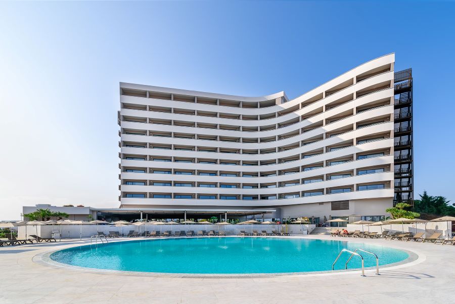 Jupiter Albufeira Hotel with outdoor swimming pool
