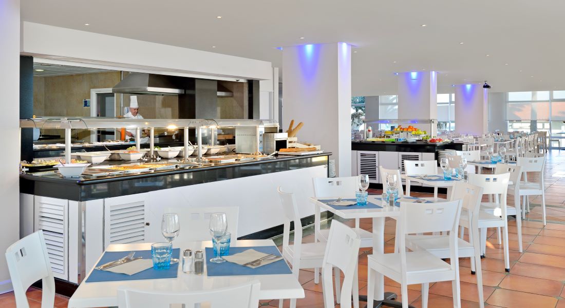 Buffet restaurant with international cuisine at Sol Puerto Marina