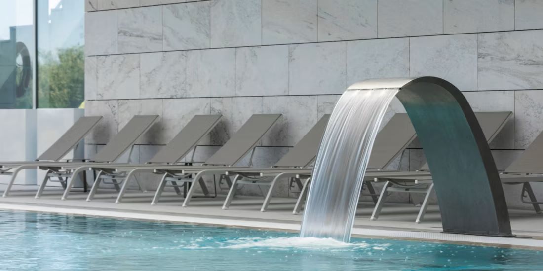 Indoor swimming pool at Crowne Plaza Caparica