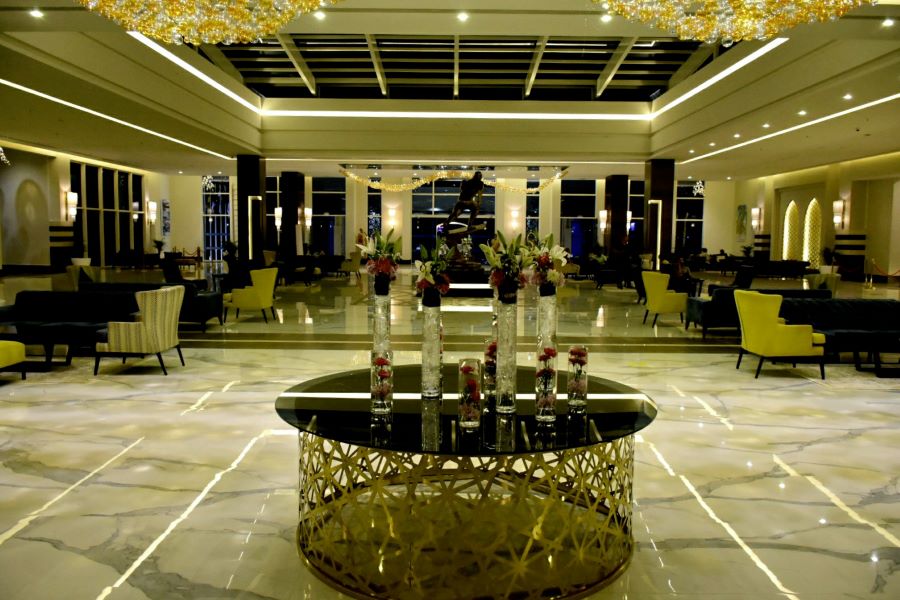 Lobby area with table in the middle at Pickalbratros White Beach Taghazout Resort