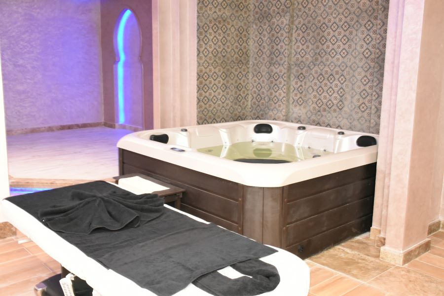 Jacuzzi in the spa at Pickalbratros White Beach Taghazout Resort