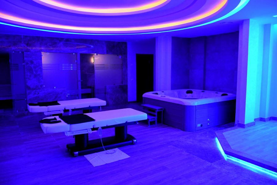 Spa treatment room with jacuzzi at Pickalbratros White Beach Taghazout Resort