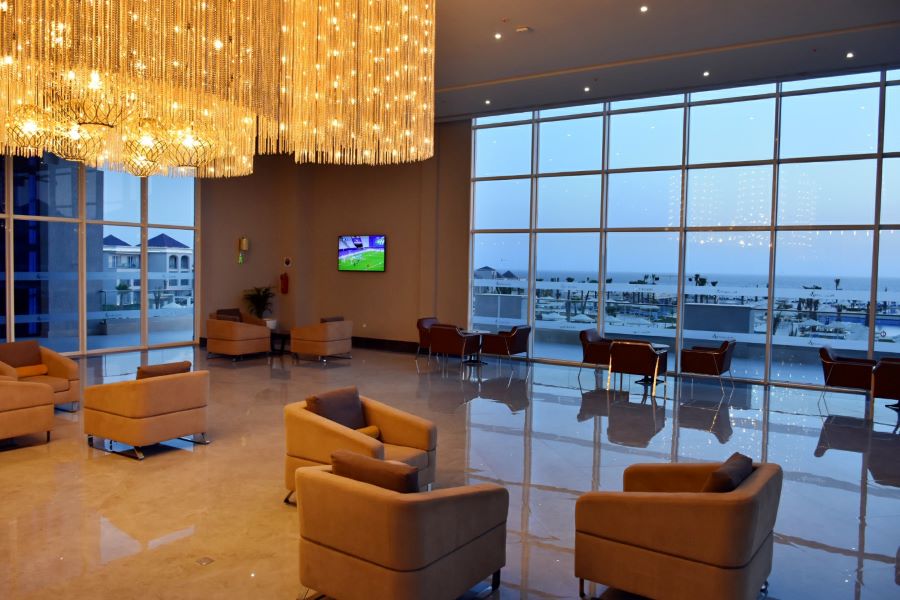 Bar area with television on the wall at Pickalbratros White Beach Taghazout Resort