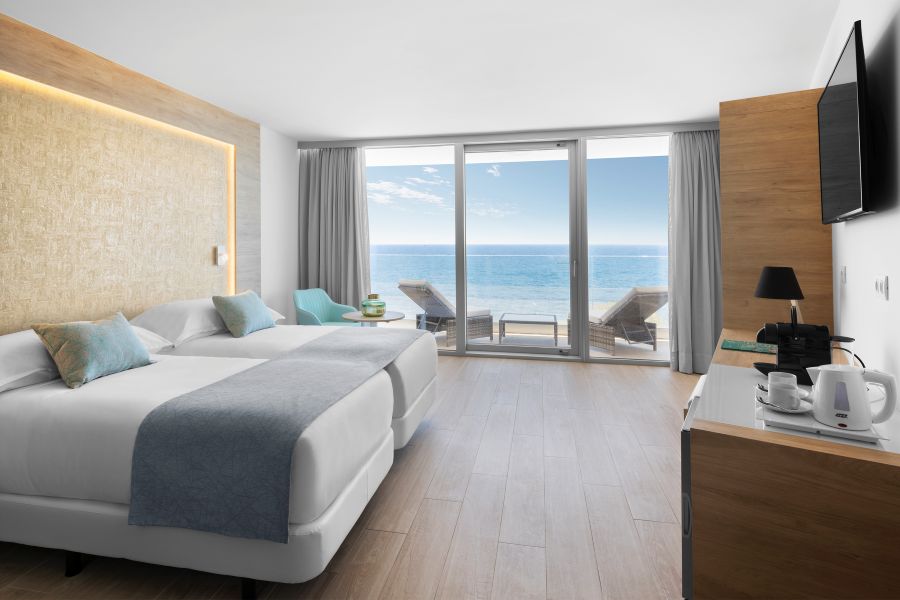 Twin beds in standard room at Elba Sunset Mallorca Thalasso Spa Hotel