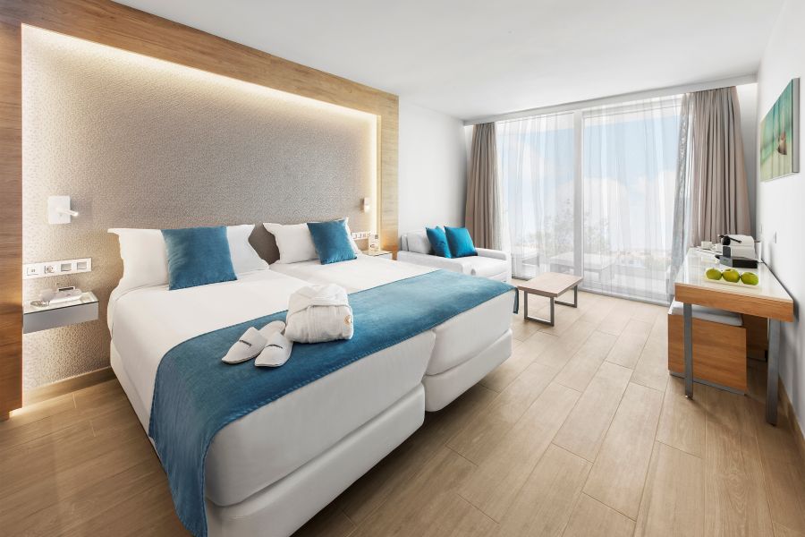 Superior room with twin beds at Elba Sunset Mallorca Thalasso Spa Hotel