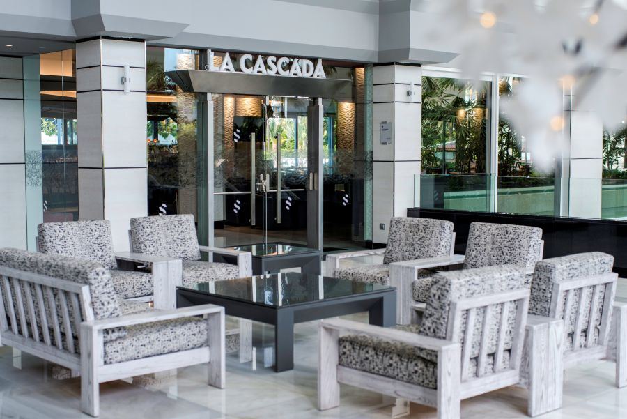 Outdoor seating in restaurant at Spring Hotel Vulcano