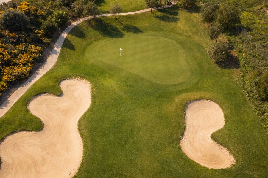 Bunkers surrounding the approach to the green on hole 8 at Azata Golf