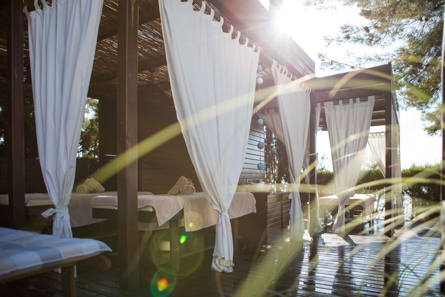 Bali beds at Park Hotel San Jorge