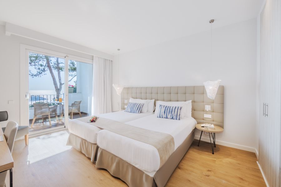 Twin beds in Park Hotel San Jorge & Spa in Costa Brava, Spain