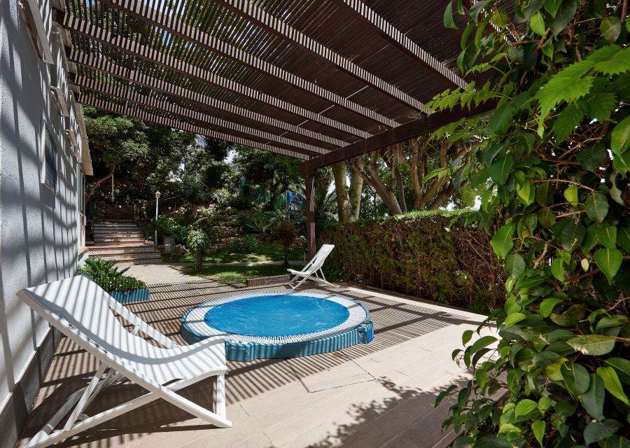 Jacuzzi at Hotel Palmasol