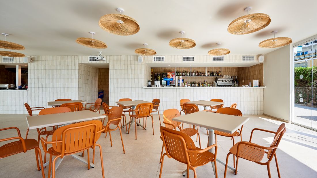 Bar with orange chairs at Hotel Palmasol in Benalmadena