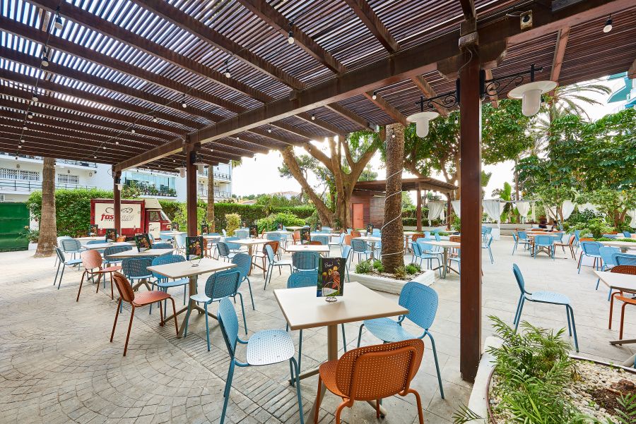 Outdoor bar at Hotel Palmasol Benalmadena